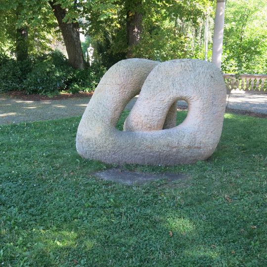 Plastika Fast?! na promenádě Bad Homburgu v Mariánských Lázních