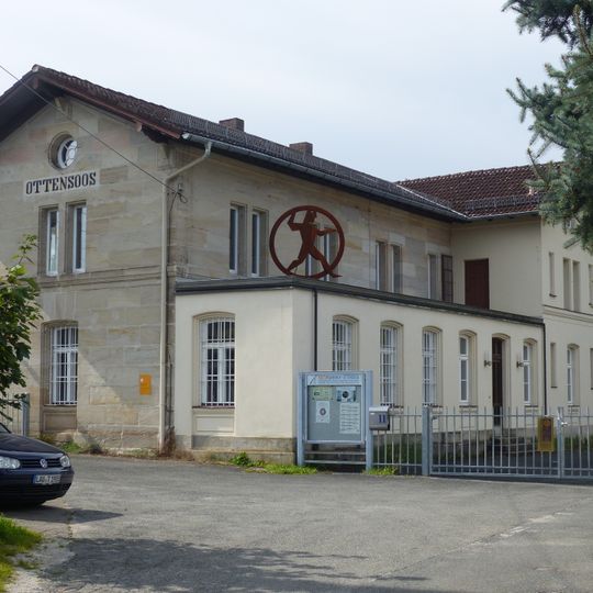 Station building at Ottensoos station