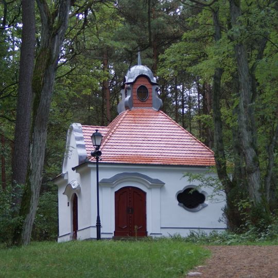 Kaplica Płaczących Niewiast. Stacja VIII Drogi Krzyżowej w Wielu