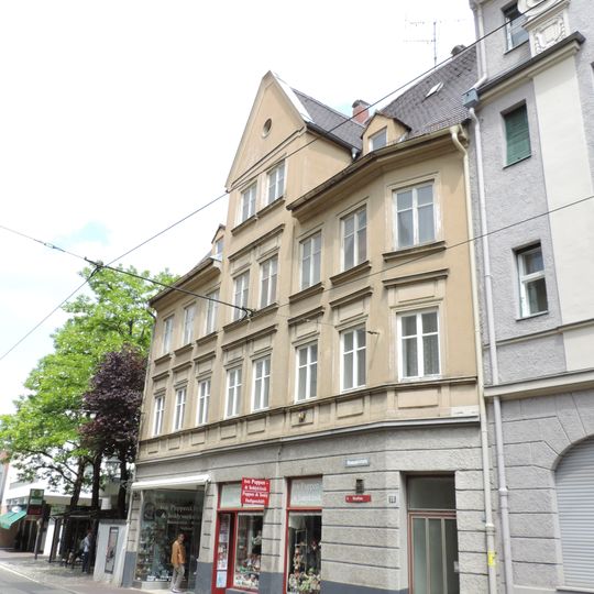 Wohn- und Geschäftshaus