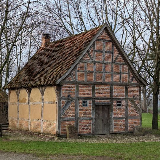 Backhäuser Am Heidenwall 9 und Bürsteler Straße 35