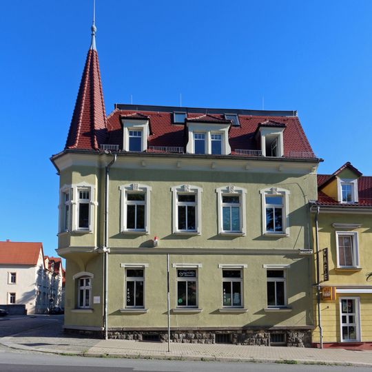 Mietshaus in halboffener Bebauung und prägnanter Ecklage Feigstraße 2