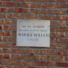 Pamětní deska Hanuše Weisse na Budějovické ulici v Praze