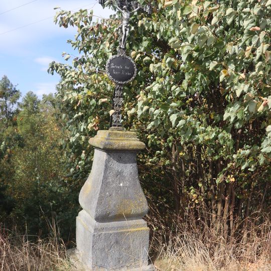 Kříž u lesa severně od Zňátek