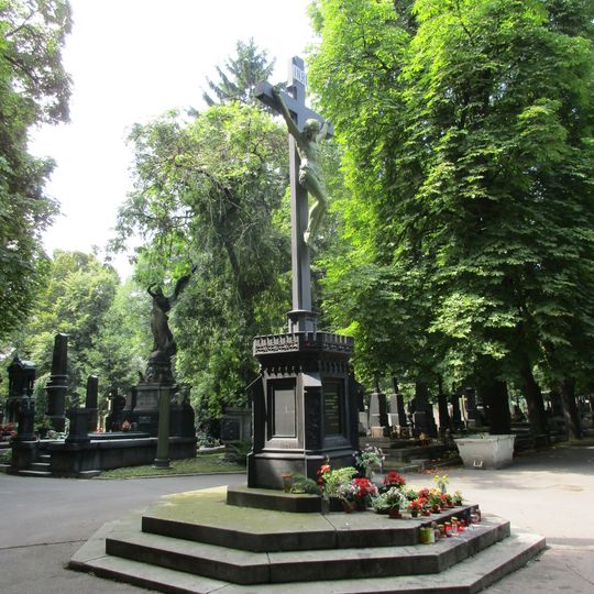 Cross at Vinohrady cemetery