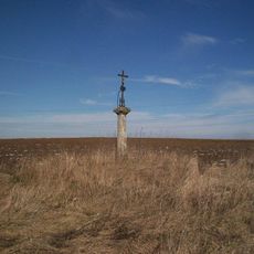 Kříž u okraje pole u Střelic