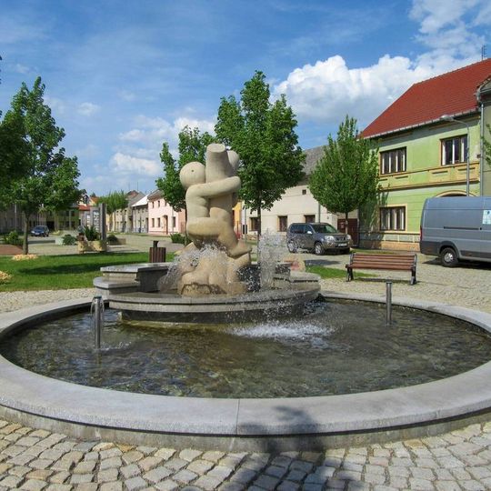 Kašna v Němčicích nad Hanou na Palackého náměstí