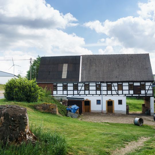 Seitengebäude eines ehemaligen Vierseithofes Raschützer Lindenstraße 4