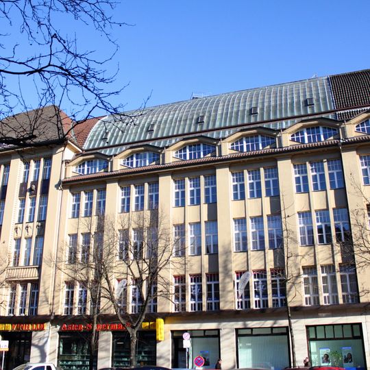 Optische Anstalt C. P. Goerz, Wohnhaus und Fabrikgebäude Rheinstraße 44-46, Holsteinische Straße 39-42