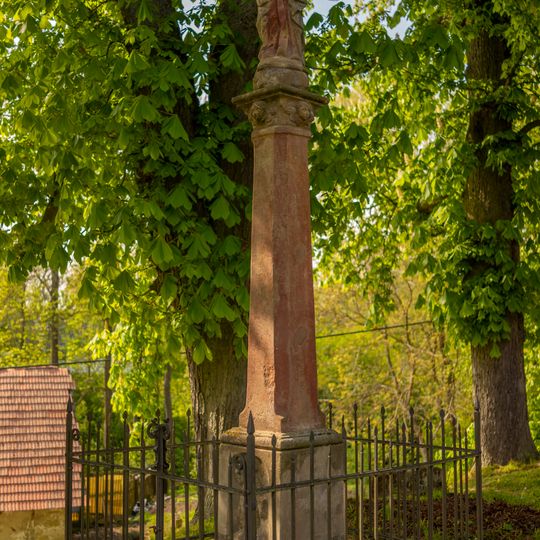 Sloup se sochou Panny Marie