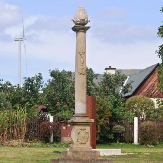 Sloup ve Starém Maletíně na návsi