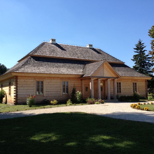 Centrum Edukacyjne Szklany Dom w Ciekotach