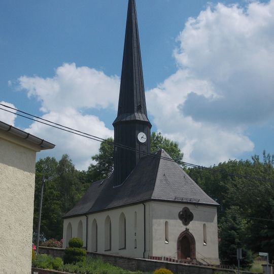 Kirche mit Ausstattung sowie Kirchhofsumfriedung und Kriegerdenkmal für Gefallene des 1. Weltkrieges Waldenburger Straße -
