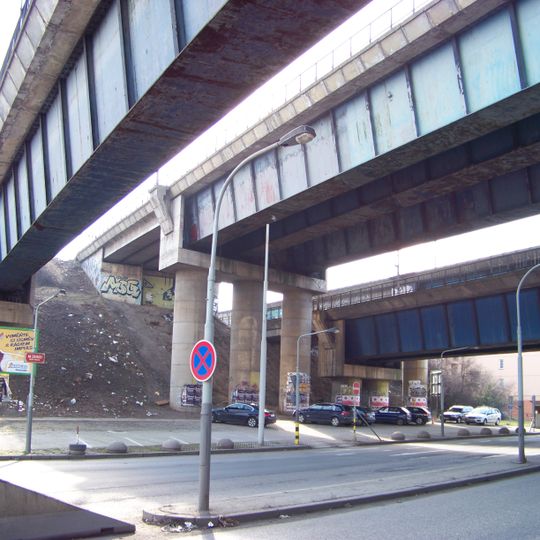 Railway bridges over Na žertvách street