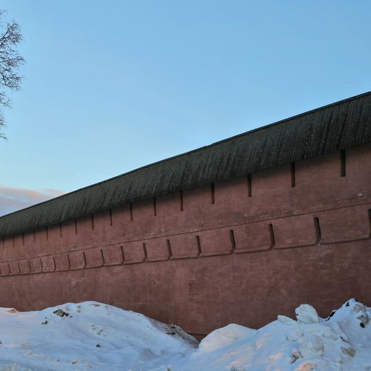 Прясло северной стены между Западной башней и Восточной башней