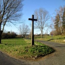 Kříž u křižovatky severozápadně od Mlázov