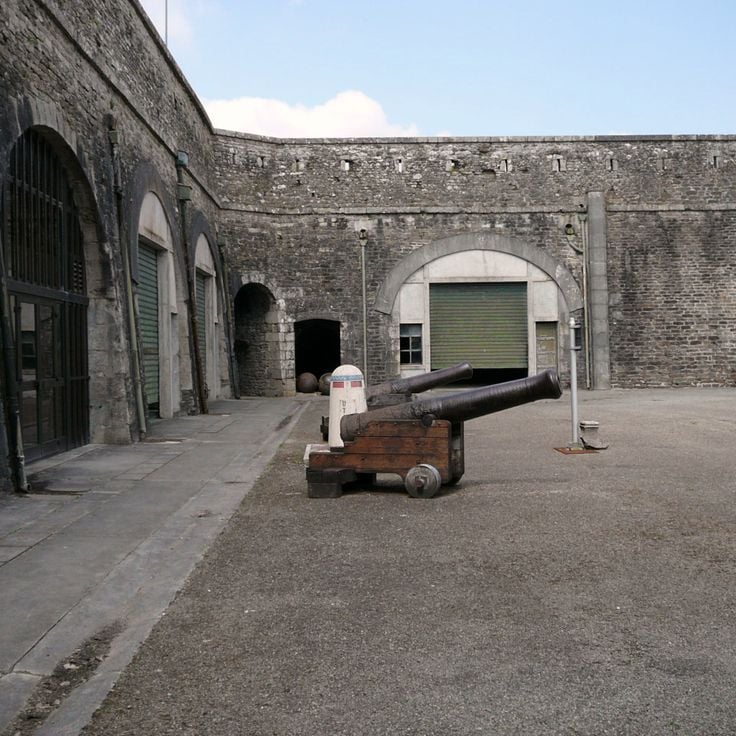 Montbarey Kalesi