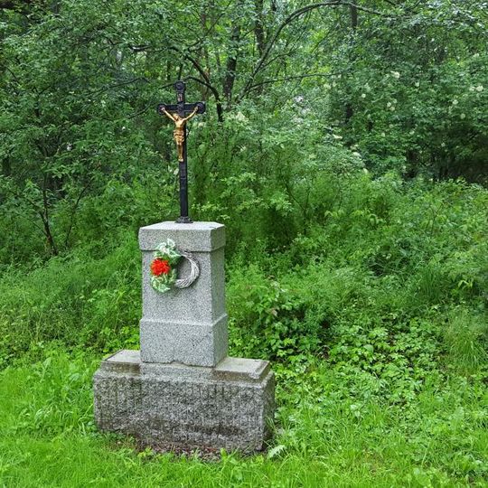 Kříž u vjezdu do Nových Mitrovic od severu