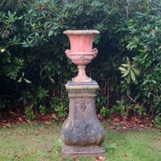 De Wiersse: balustervormige sokkel