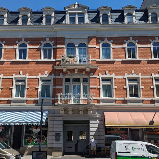 Mietshaus in geschlossener Bebauung Alexander-Puschkin-Platz 10