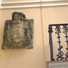 Escudo en el edificio de la Calle San Roque 13 de Alcira