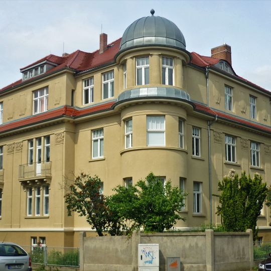 Mietshaus Erich-Pfaff-Straße 6
