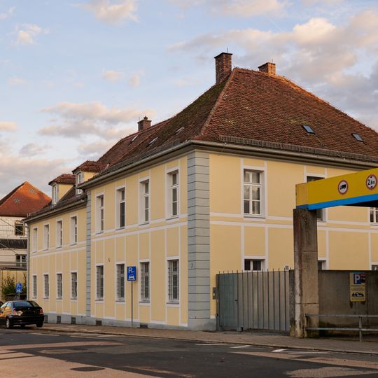 Feuchtwanger Straße 7