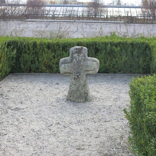 Smírčí kříž v klášterní zahradě v České Lípě