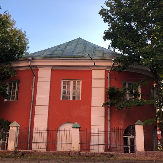 Конный двор с башнями: западный корпус с манежем