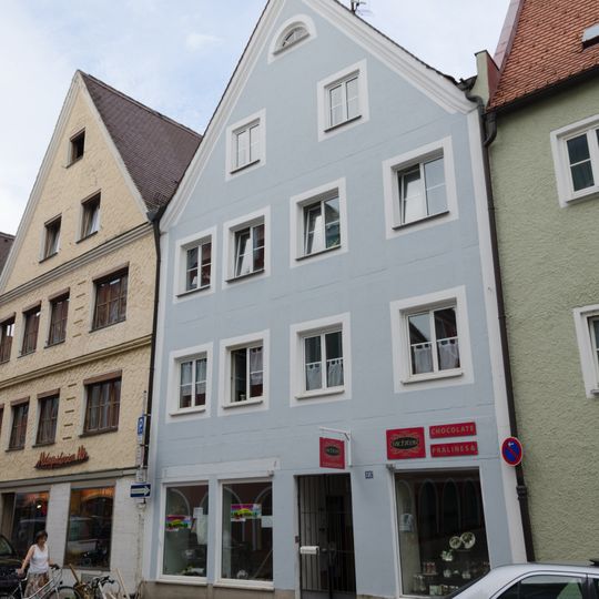 Wohn- und Geschäftshaus