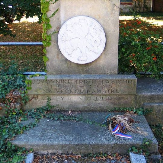 Pomník padlým ve světových válkách, Veltrusy