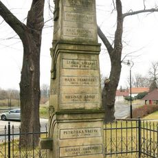 Pomník padlým v Uhách