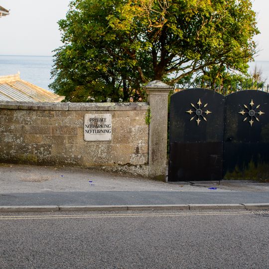 Gate Piers And Flanking Walls, West Of Spindrift House