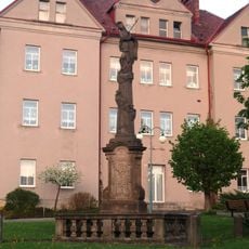 Sloup se sochou Panny Marie Bolestné