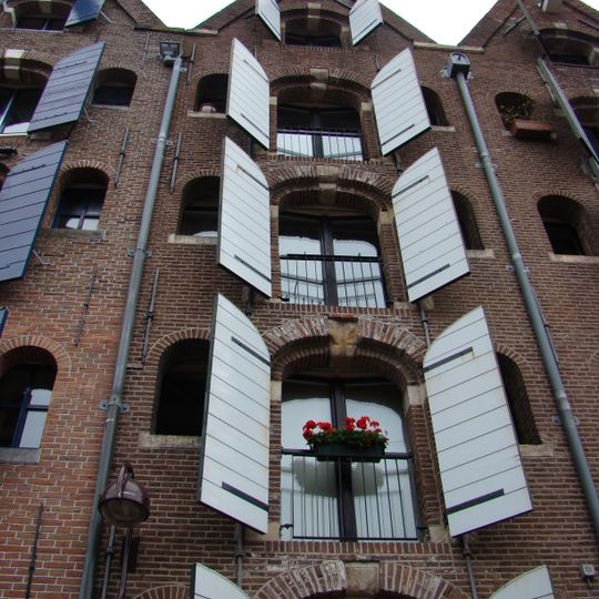 Pakhuis met puntgevel