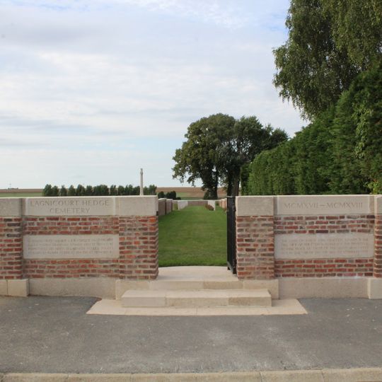 Cimetière de Lagnicourt Hedge