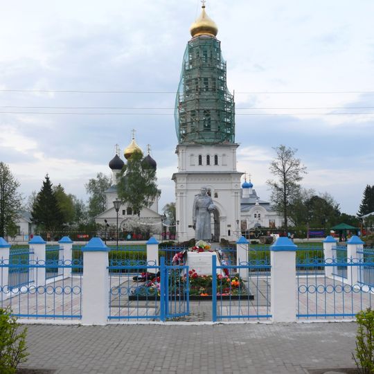 Братская могила советских воинов, погибших в боях с фашистами