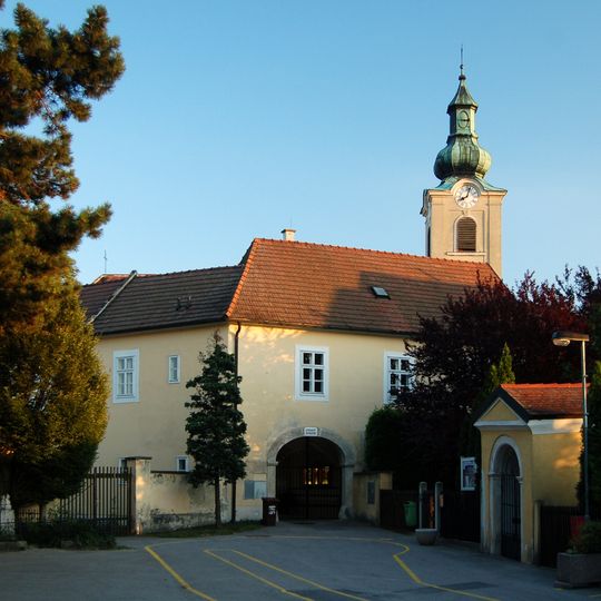 Ehem. Pfarrhof und Mauerring des Kirchhofes