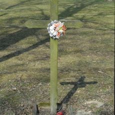 Kříž u hasičské zbrojnice v Leštině u Světlé