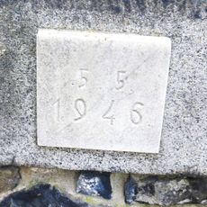 Pomník osvobození u obecního úřadu v Žalhosticích