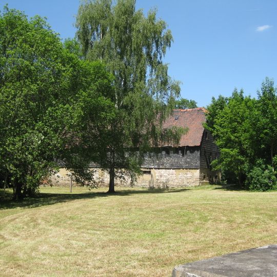 Seitengebäude und Scheune eines ehemaligen Dreiseithofes Augustusburger Straße 260
