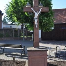 Sandstein mit gefasstem Gusseisen-Corpus