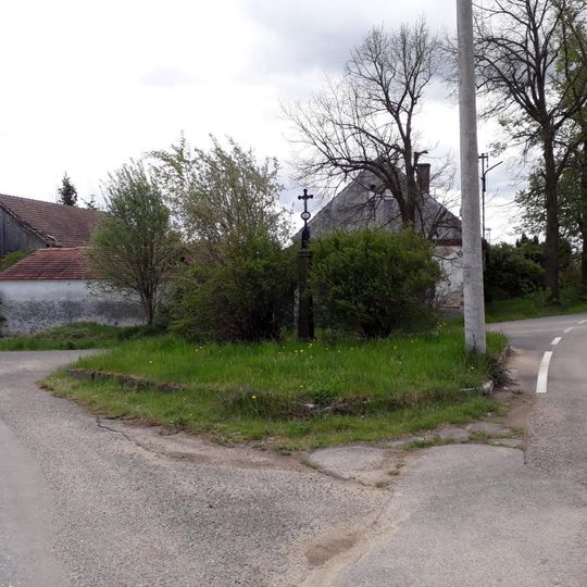 Kříž na rozcestí v Záboří