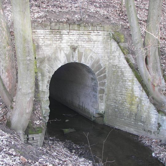 Most úzkokolejné dráhy přes Šternberský potok