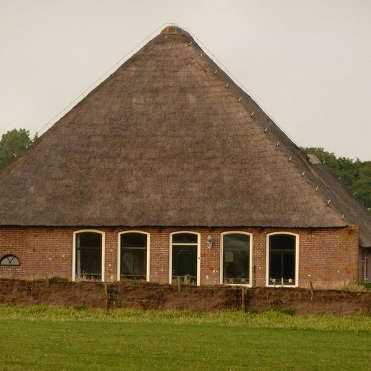 Boerderij met gerestaureerd voorhuis