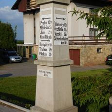 Rozcestník s kilometrovníkem