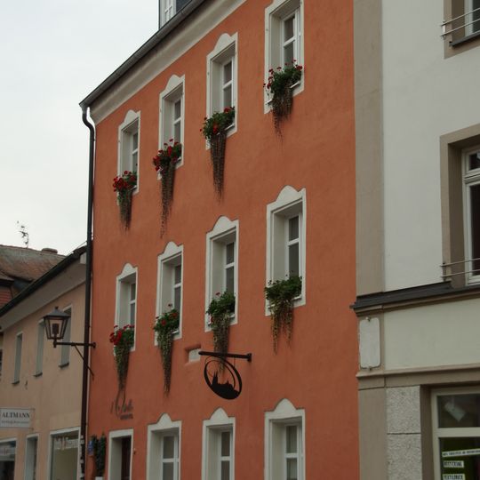 Wohnhaus, anstelle der ehemaligen Gotthardskapelle des Niederaltaicher Hofes