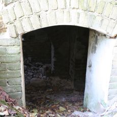 Dwór (ruina) w Giebni