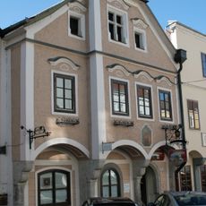 Wohn- und Geschäftshaus