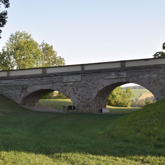 Portal- oder Toranlage